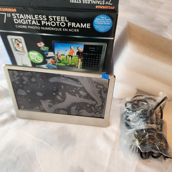 Sylvania 7" digital photo frame. - Picture 5 of 5